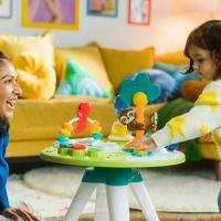 BRIGHT STARTS Autíčko vkladacie s loptičkami Pop & Roll Safari Bus™ 6m+