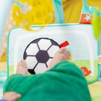 BRIGHT STARTS Deka na hranie s aktivitami Oball Grip & Kick™ 0m+