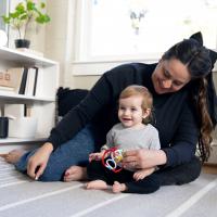 BABY EINSTEIN Hračka lopta senzorická Slide & Swirl™ 3m+