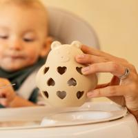 PETITE&MARS Hračka silikónová s hrkálkou Bear Basil Desert Sand 0m+