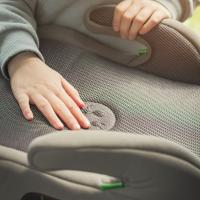 PETITE&MARS Podsedák Optimus Pro i-Size Grey Air 125 - 150 cm (22-36 kg)