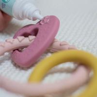 PETITE&MARS Hryzačka silikónová Love Cute Pink 0m+