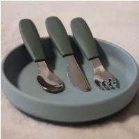 PETITE&MARS Sada príborov s nerezovej ocele Take&Match Misty Green 12m+