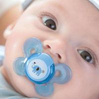 CHICCO Cumlík Physio Comfort silikónový 2-6m dievča - zajačik 1 ks