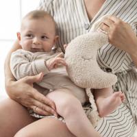 NATTOU Hračka hudobná Teddy mesiačik 25 cm, 0m+