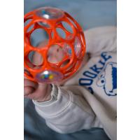OBALL Hračka Oball RATTLE 10 cm 0m+ orange + 50 ml Aquaint