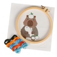 WOW BOX Kreatívna sada Vyšívanie - Kapibara obeduje