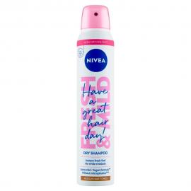 NIVEA Fresh &amp; Mild Suchý šampón pre svetlejší tón vlasov, 200 ml